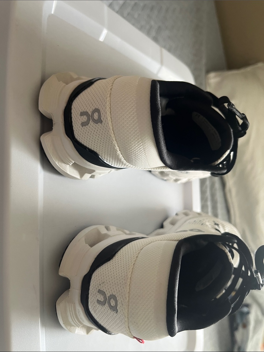 On Cloud X Women’s Size 7.5 — Like New — Worn Once — Training/RUN Sneakers - Picture 3 of 6